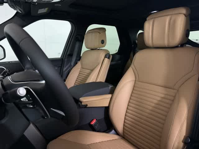Used 2026 Land Rover Discovery Dynamic SE AWD/4WD image 5