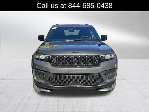 New 2025 Jeep Grand Cherokee Altitude image 3