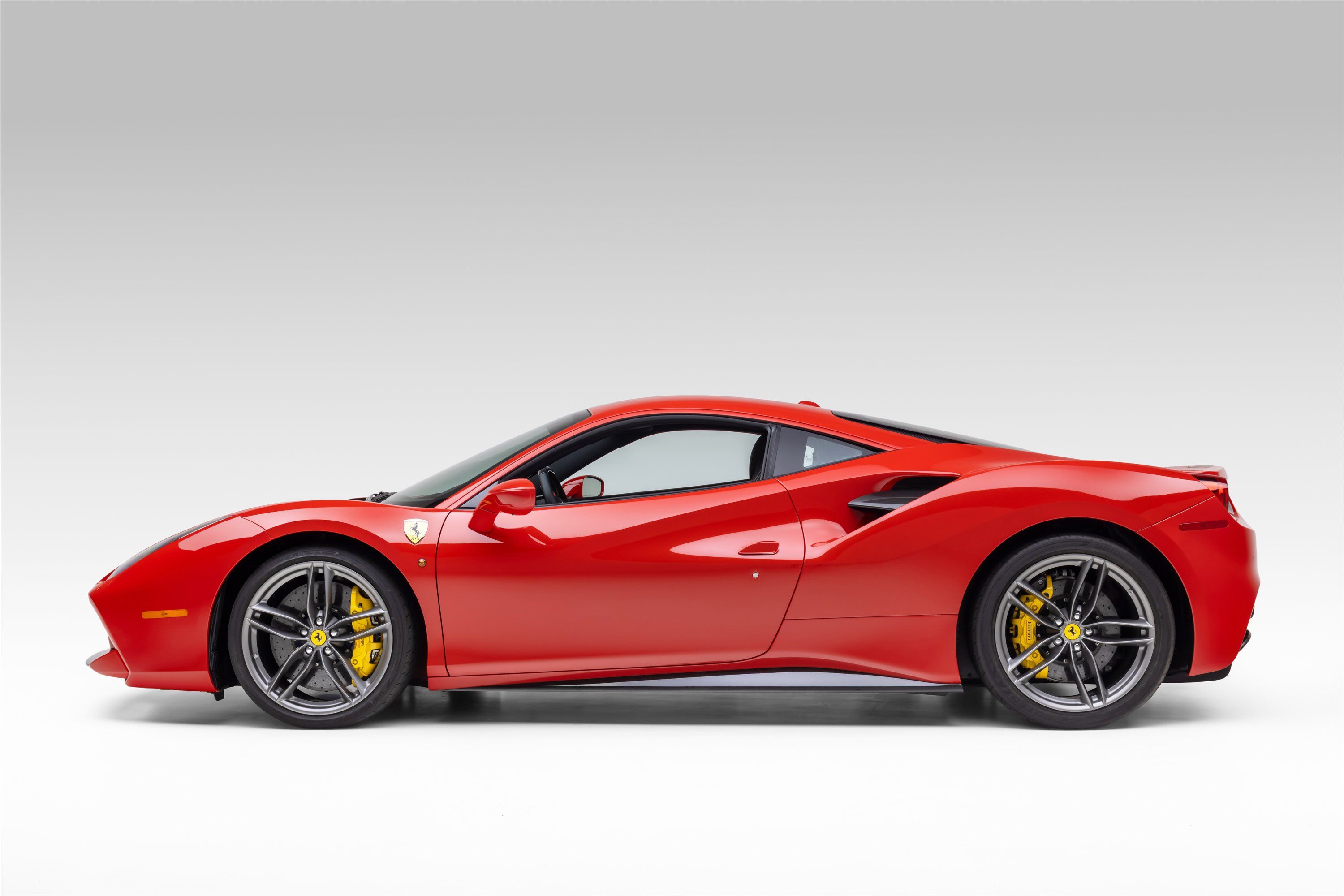 Certified 2018 Ferrari 488 GTB RWD image 3