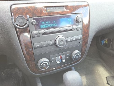 Used 2015 Chevrolet Impala LT w/ LT Sunroof Package FWD image 16