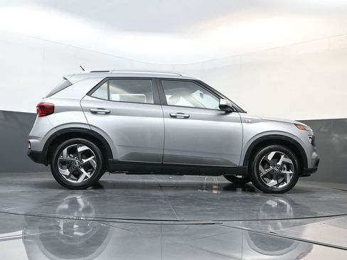 Certified 2025 Hyundai Venue SEL image 22