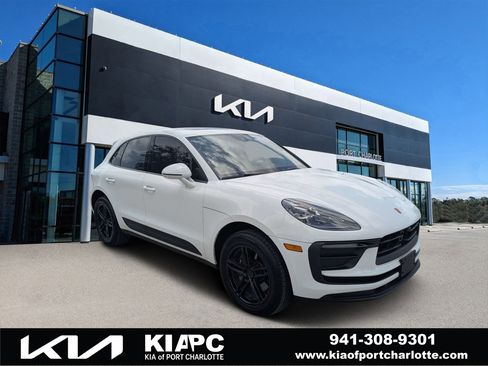 Used 2025 Porsche Macan AWD/4WD image 1