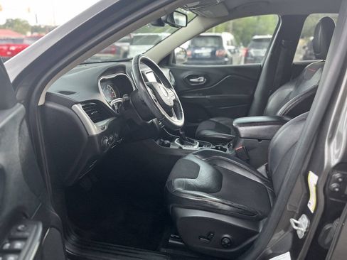 Used 2014 Jeep Cherokee Trailhawk w/ Comfort/Convenience Group AWD/4WD image 14
