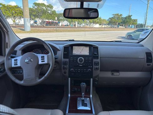 Used 2011 Nissan Pathfinder LE w/ Navigation Pkg AWD/4WD image 10