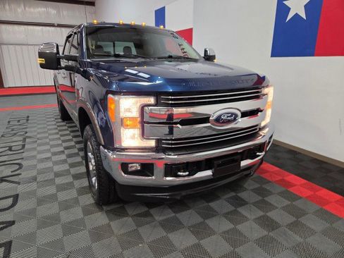 Used 2017 Ford F250 Lariat w/ Chrome Package image 23