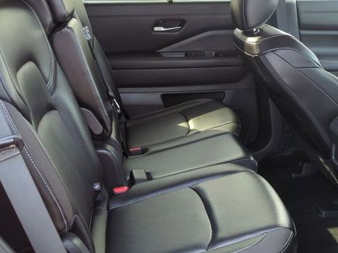 Used 2024 Nissan Pathfinder SL image 27