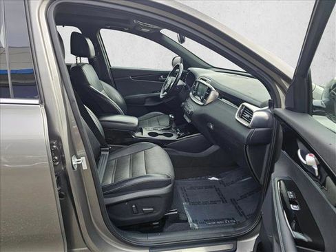 Used 2017 Kia Sorento SX image 10