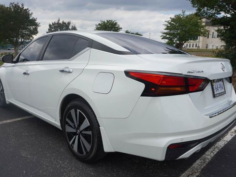 Used 2021 Nissan Altima 2.5 SV w/ SV Premium Package FWD image 5