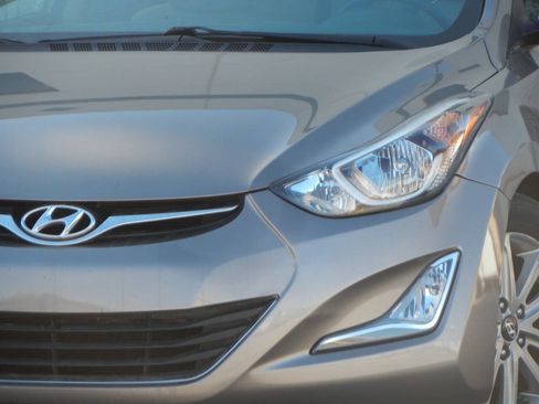Used 2014 Hyundai Elantra SE w/ Option Group 02 FWD image 4