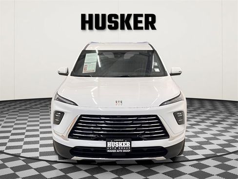 Certified 2025 Buick Enclave Preferred image 3