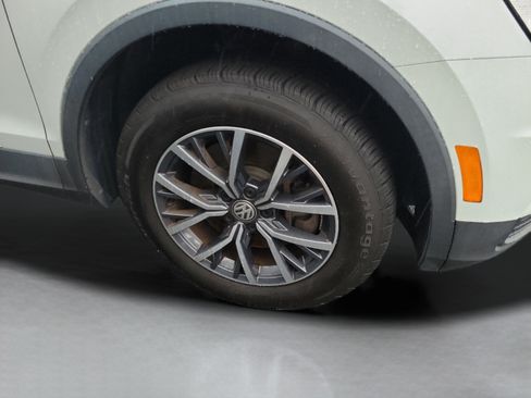 Used 2020 Volkswagen Tiguan SE FWD image 14