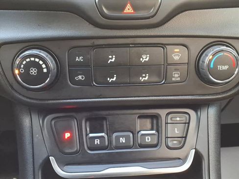 Used 2020 GMC Terrain SLE image 21