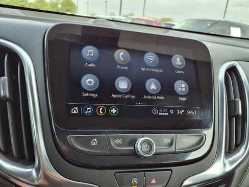 Used 2024 Chevrolet Equinox Premier image 3