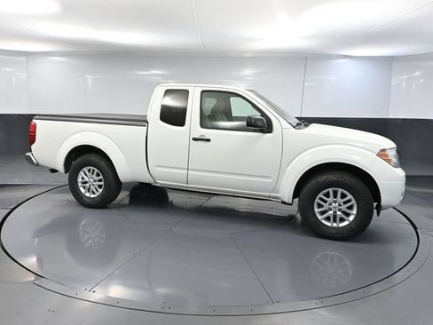 Used 2014 Nissan Frontier SV AWD/4WD image 2