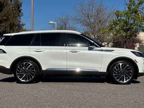 Used 2025 Lincoln Aviator Reserve image 3