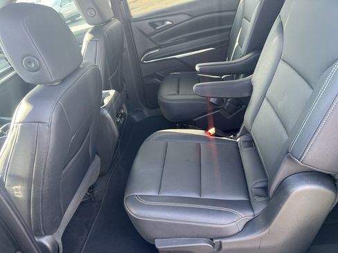 Used 2025 Chevrolet Traverse LT AWD/4WD image 19
