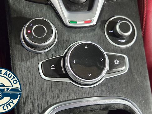 Used 2022 Alfa Romeo Stelvio Sprint image 19