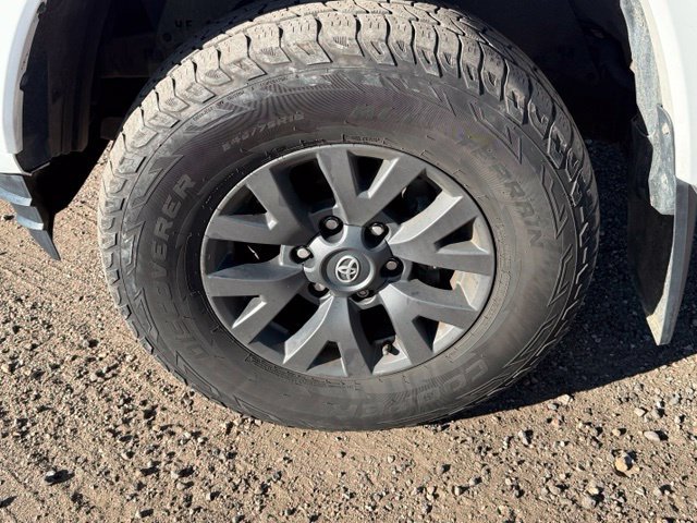 Used 2020 Toyota Tacoma SR5 w/ SR5 Appearance Package (SM) RWD image 10