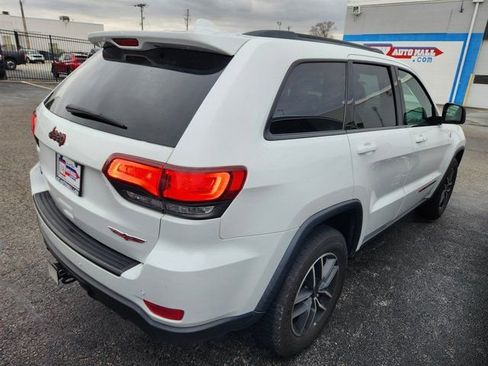 Used 2019 Jeep Grand Cherokee Trailhawk AWD/4WD image 3