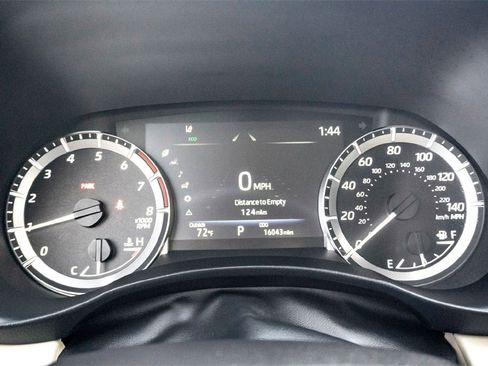 Used 2025 Toyota Highlander XLE image 22