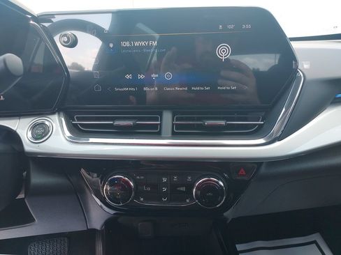 New 2026 Chevrolet Trax LT w/ LT Convenience Package FWD image 18