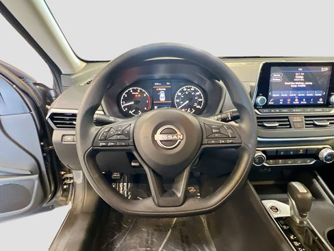 Used 2025 Nissan Altima 2.5 S FWD image 11