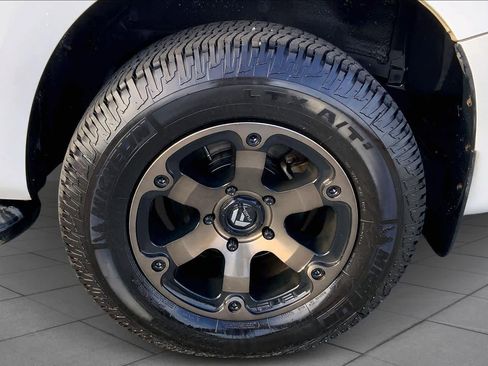 Used 2018 Toyota Sequoia SR5 w/ Premium Package image 9