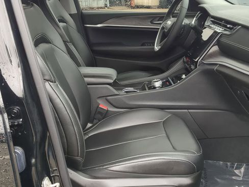 Certified 2024 Jeep Grand Cherokee Limited w/ Black Appearance Package image 21