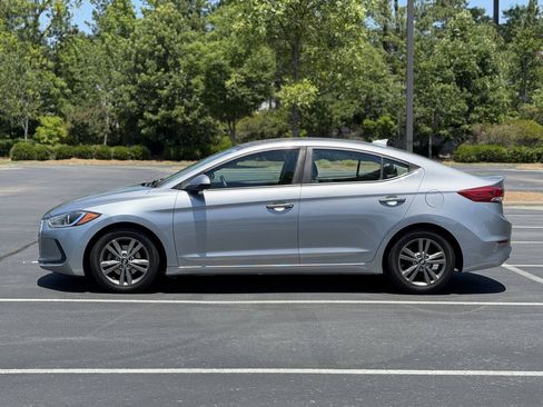 Used 2017 Hyundai Elantra SE FWD image 4