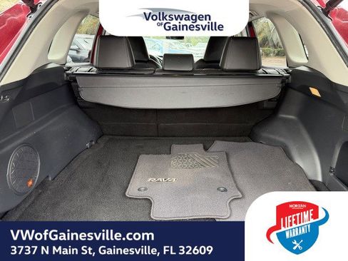 Used 2019 Toyota RAV4 XLE Premium image 7