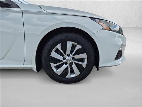Used 2022 Nissan Altima 2.5 S FWD image 9