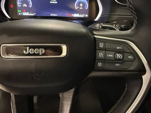 Certified 2022 Jeep Grand Cherokee Limited AWD/4WD image 38