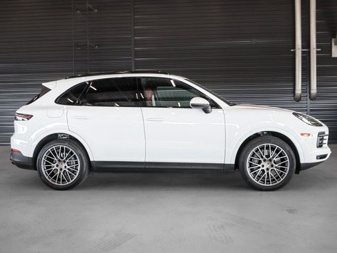 Certified 2023 Porsche Cayenne Platinum Edition AWD/4WD image 11