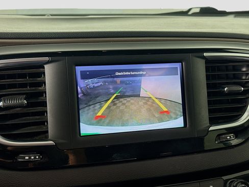 Used 2022 Chrysler Voyager LX FWD image 19