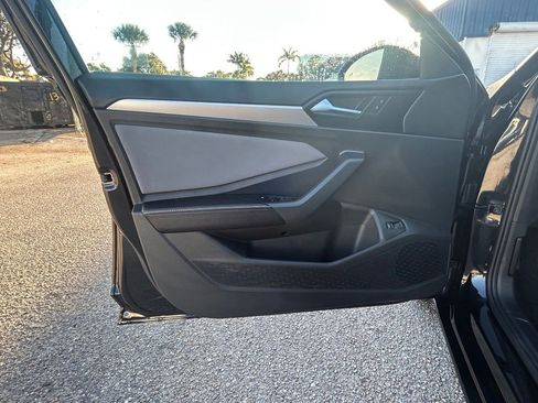 Used 2025 Volkswagen Jetta SE image 33