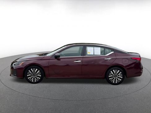 Used 2025 Nissan Altima 2.5 SV image 9