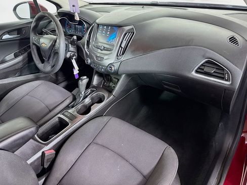 Used 2018 Chevrolet Cruze LT image 33