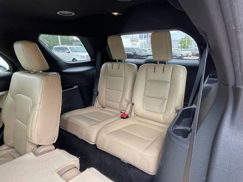 Used 2017 Ford Explorer XLT w/ Equipment Group 202A FWD image 33