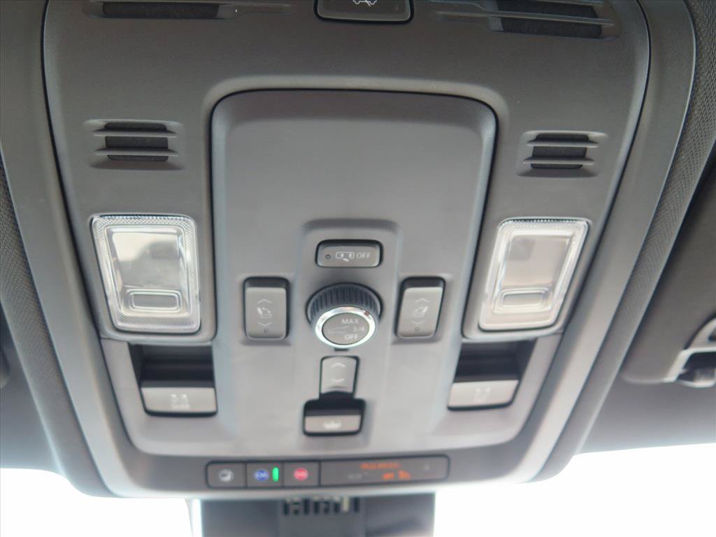 Used 2025 Chevrolet Tahoe High Country AWD/4WD image 21