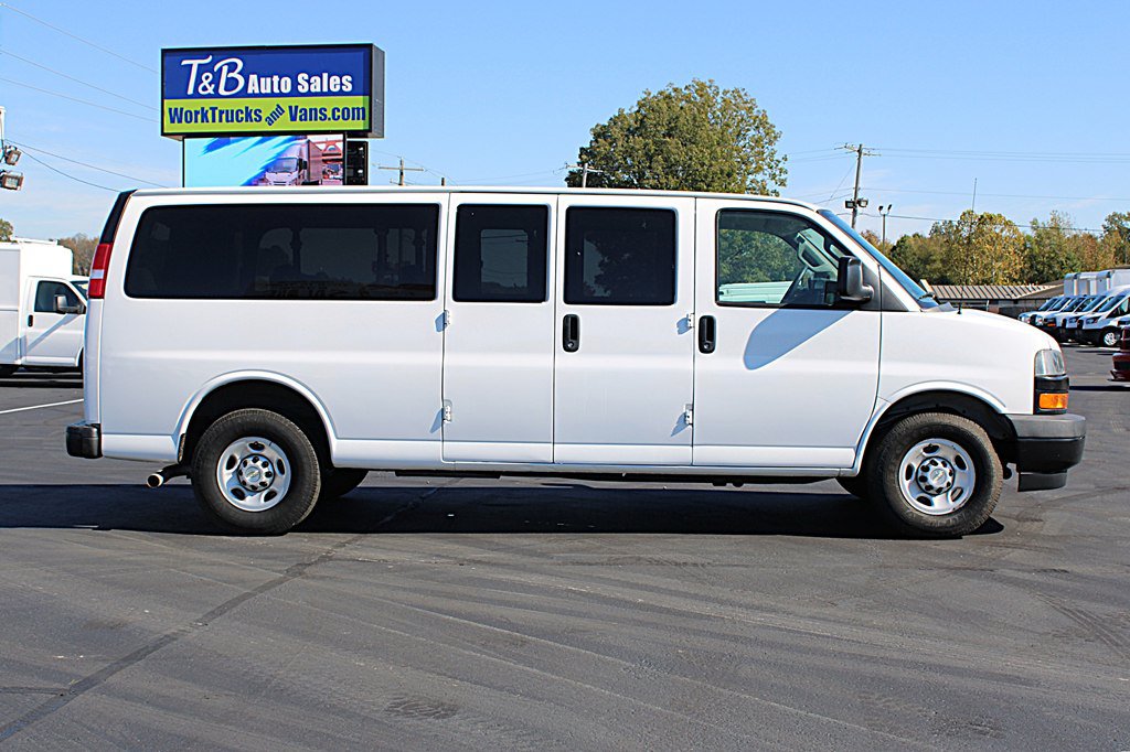 Used 2020 Chevrolet Express 3500 LS RWD image 7