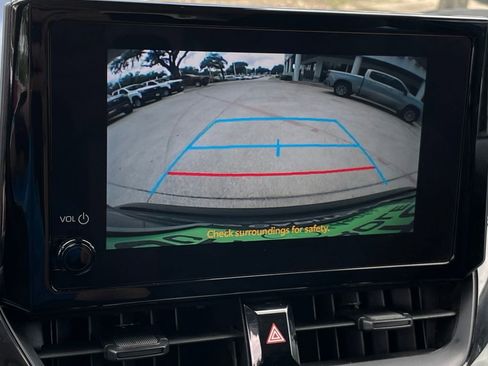 Used 2024 Toyota Corolla LE FWD image 17