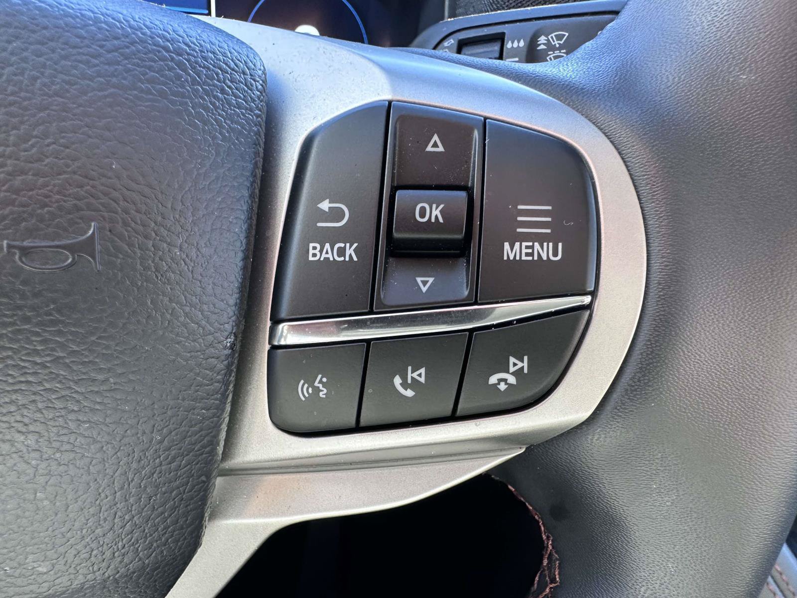 Used 2026 Ford Explorer Active AWD/4WD image 18