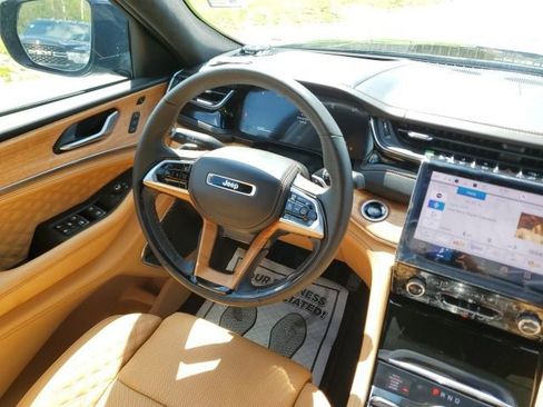 Used 2025 Jeep Grand Cherokee L Summit AWD/4WD image 19