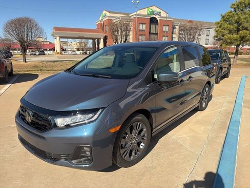 New 2026 Honda Odyssey Touring image 4