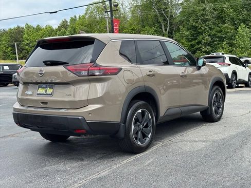 Certified 2025 Nissan Rogue SV AWD/4WD image 3