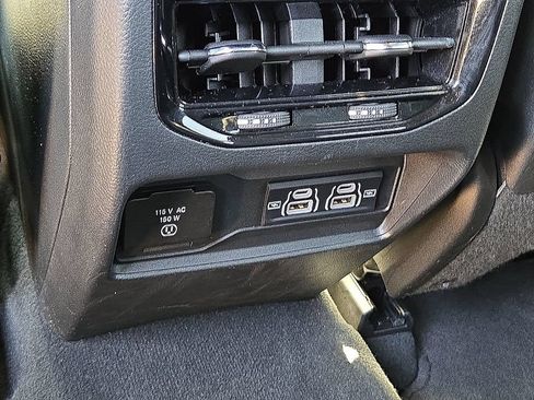 Used 2025 Jeep Grand Cherokee Altitude AWD/4WD image 16