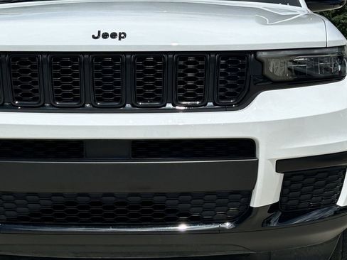 Used 2023 Jeep Grand Cherokee L Laredo RWD image 8