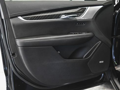 Used 2021 Cadillac XT6 Premium Luxury AWD/4WD image 7