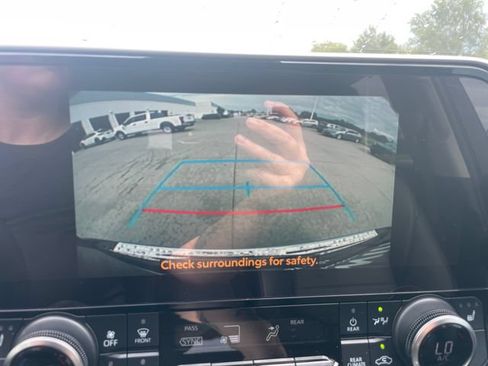 Used 2023 Toyota Highlander XLE AWD/4WD image 14