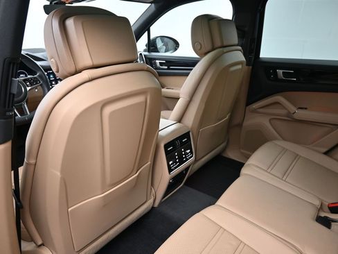 Certified 2023 Porsche Cayenne image 8